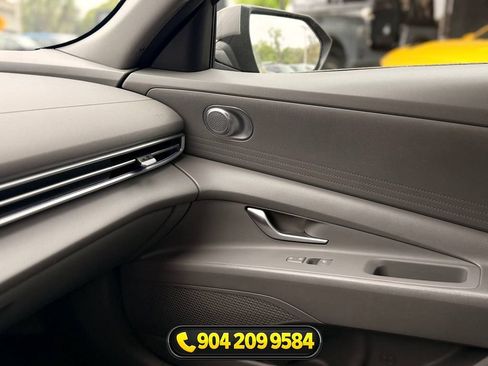 Used 2024 Hyundai Elantra SEL FWD image 17