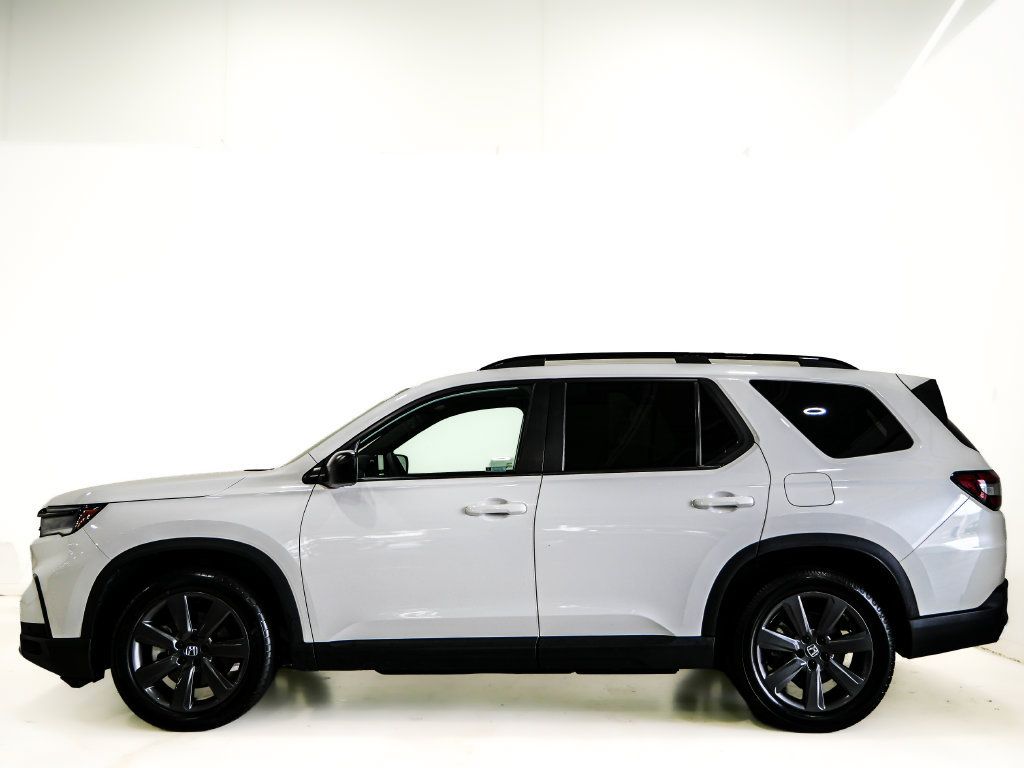 Used 2024 Honda Pilot Sport image 5