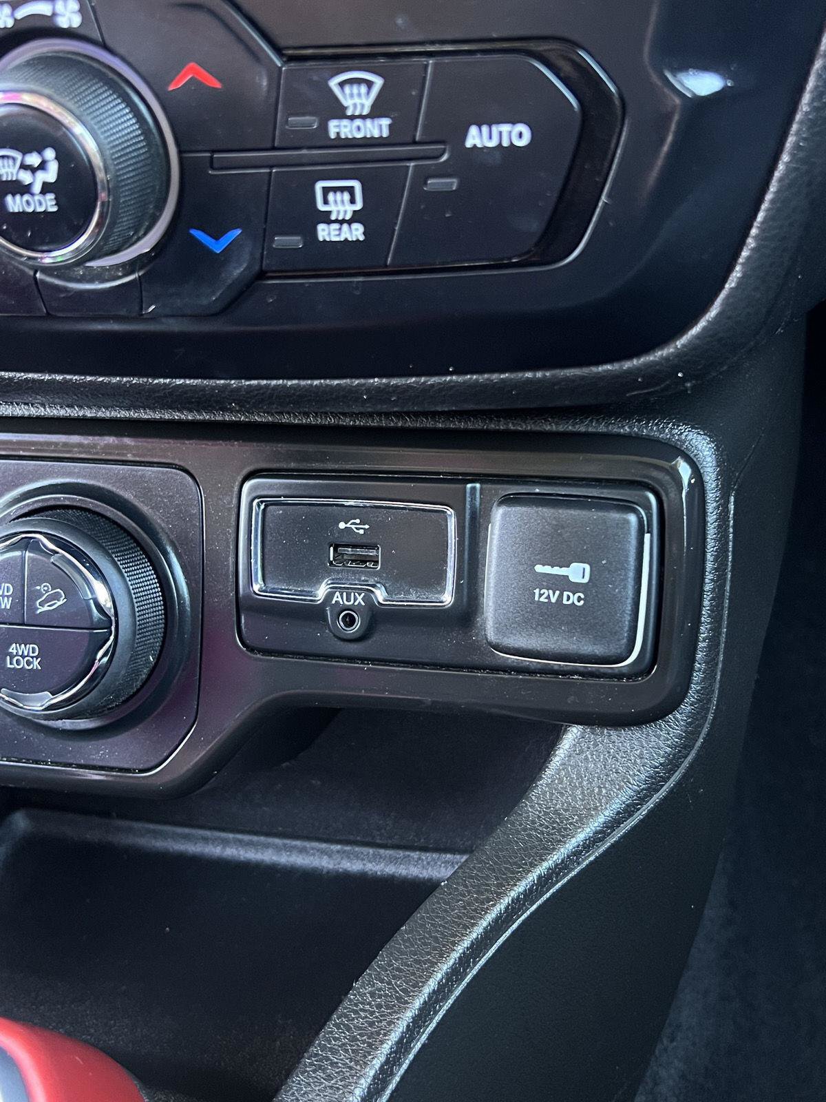 Used 2021 Jeep Renegade Trailhawk AWD/4WD image 26