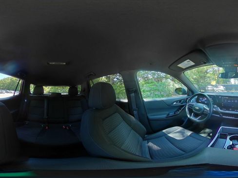 Used 2025 Chevrolet Equinox LT FWD image 42