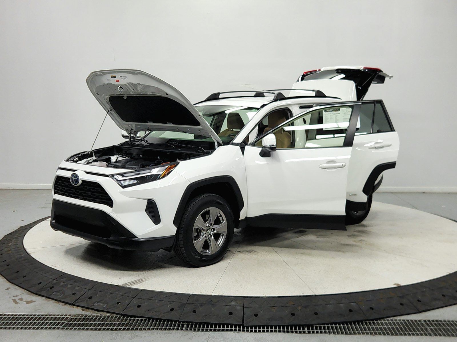 Used 2023 Toyota RAV4 LE AWD/4WD image 12