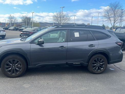Used 2025 Subaru Outback Onyx Edition AWD/4WD image 11