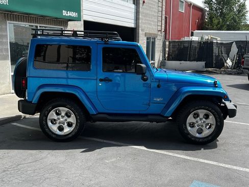 Used 2015 Jeep Wrangler Sahara w/ Connectivity Group AWD/4WD image 9