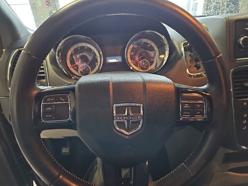 Used 2016 Dodge Grand Caravan SE image 10