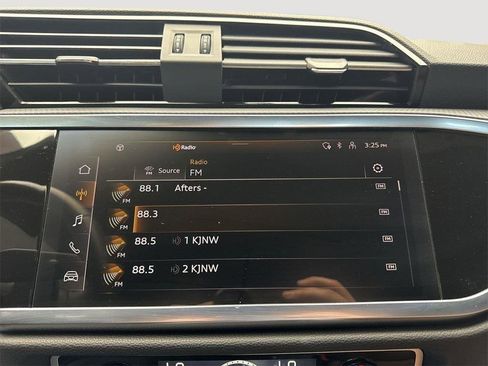 Used 2023 Audi Q3 2.0T Premium Plus w/ Premium Plus Package image 16