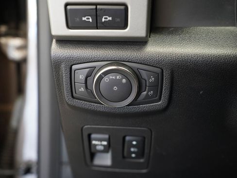 Used 2018 Ford F150 Lariat w/ Equipment Group 502A Luxury AWD/4WD image 16