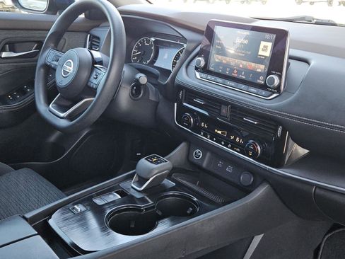 Used 2021 Nissan Rogue SV image 29