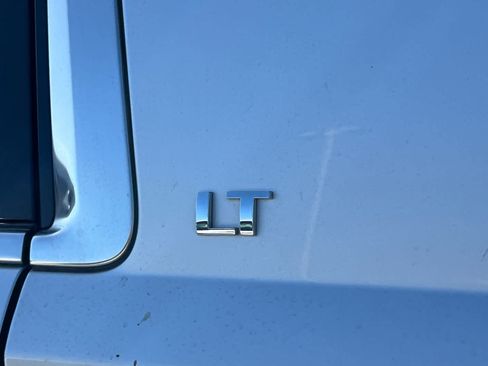 Used 2018 Chevrolet Suburban LT AWD/4WD image 21