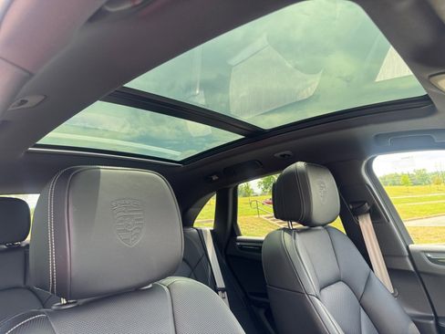 Certified 2025 Porsche Macan Turbo AWD/4WD image 19