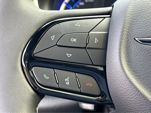 Certified 2023 Chrysler Pacifica Limited w/ S Appearance Package image 17