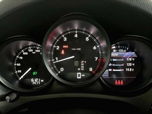 Used 2025 Porsche Macan image 21