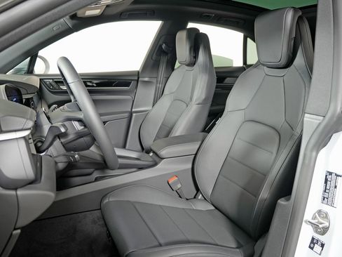 New 2026 Porsche Macan 4 Electric image 5