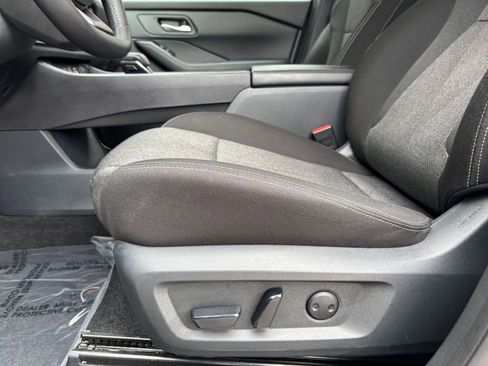 Used 2025 Nissan Rogue SV FWD image 29