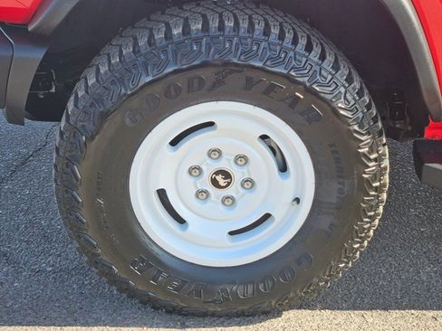 Certified 2024 Ford Bronco Heritage Edition AWD/4WD image 23