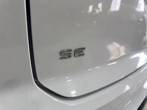 Used 2021 Volkswagen Atlas Cross Sport SE image 21