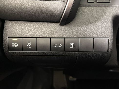 Used 2018 Toyota Camry SE FWD image 30
