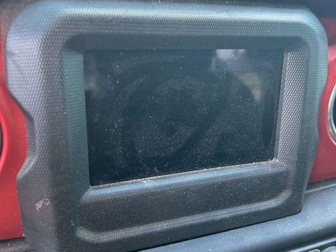 Used 2021 Jeep Wrangler Unlimited Rubicon w/ LED Lighting Group AWD/4WD image 12