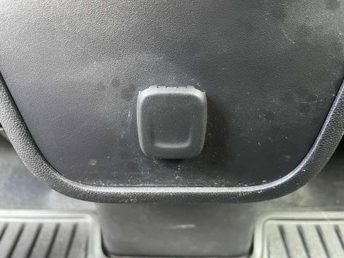 Used 2018 Chevrolet Equinox LT FWD image 12