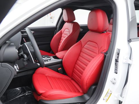 New 2026 Alfa Romeo Giulia w/ Driving Assist Package RWD image 17