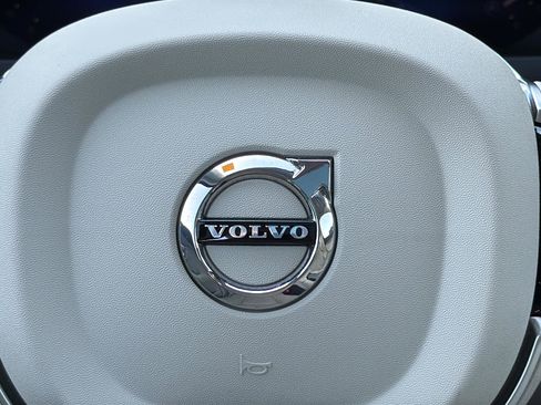 Used 2025 Volvo XC90 B6 Ultra w/ Protection Package AWD/4WD image 40