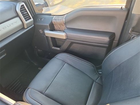Used 2019 Ford F250 Lariat w/ Lariat Value Package image 13