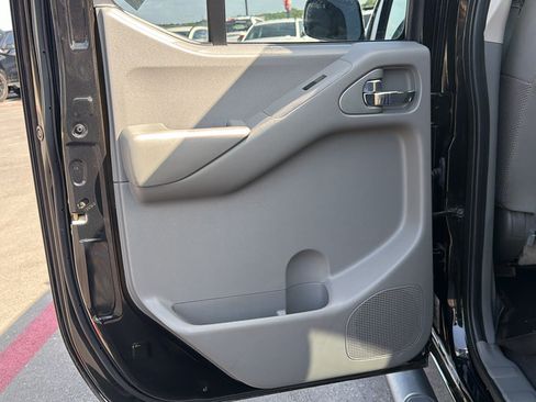 Used 2021 Nissan Frontier SV w/ Midnight Edition Floor Mats AWD/4WD image 14