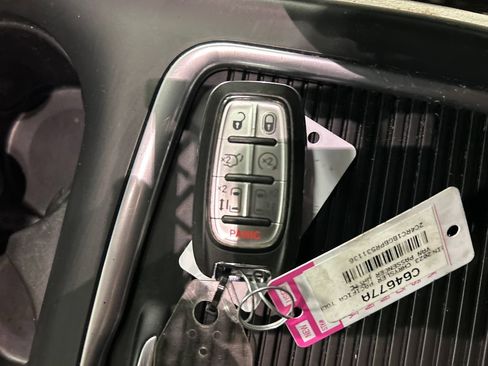 Used 2023 Chrysler Pacifica Touring-L FWD image 22