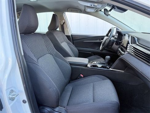 Used 2025 Toyota Camry SE image 30