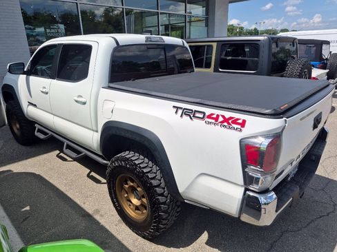 Used 2020 Toyota Tacoma TRD Off-Road AWD/4WD image 2
