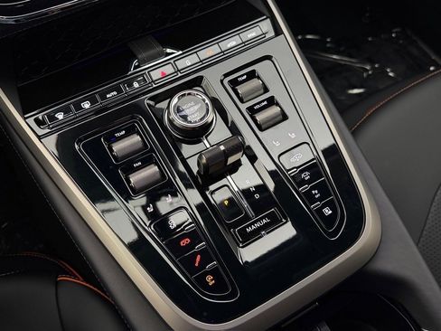 Used 2025 Aston Martin DBX 707 image 29