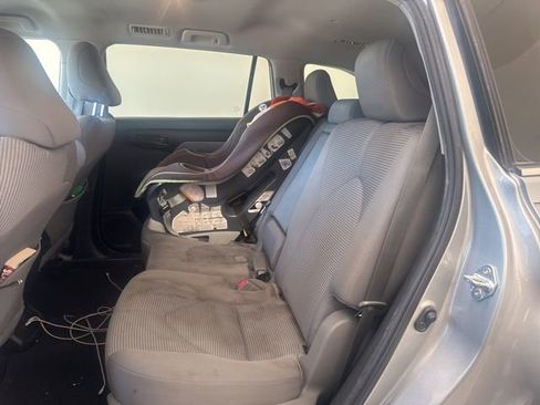 Used 2021 Toyota Highlander L image 13