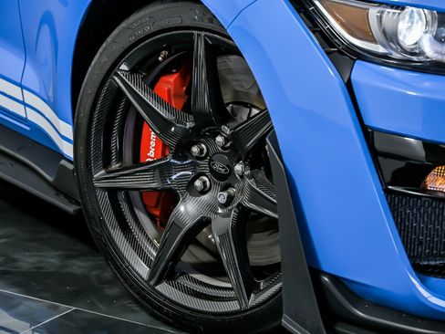 Used 2022 Ford Mustang Shelby GT500 w/ Carbon Fiber Track Pack image 4