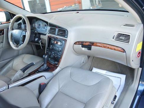 Used 2005 Volvo XC70 AWD/4WD image 15