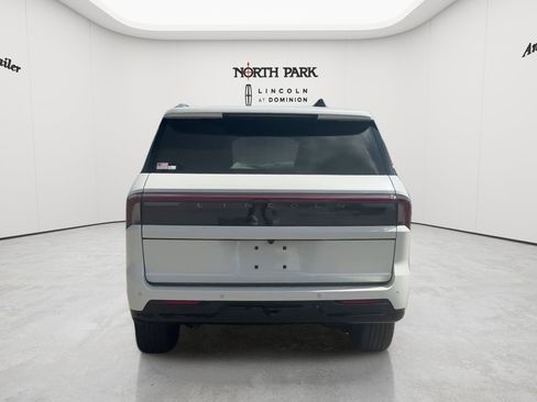 New 2026 Lincoln Navigator Reserve AWD/4WD image 6
