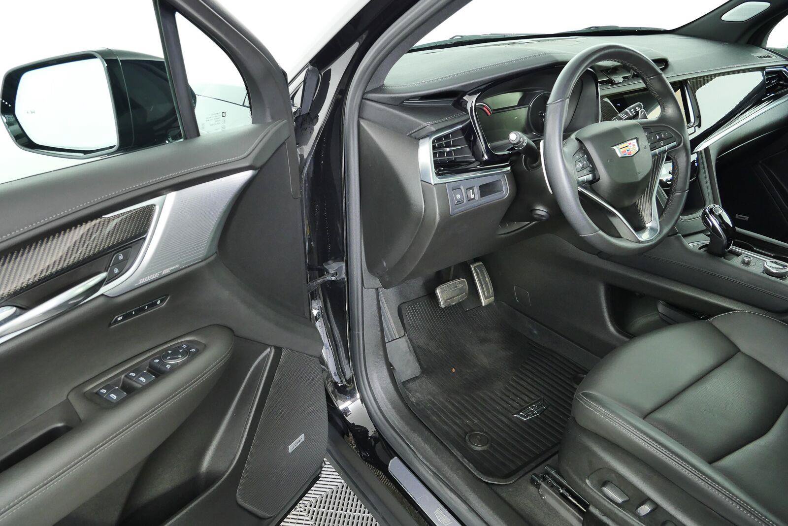 Used 2025 Cadillac XT6 Sport AWD/4WD image 8