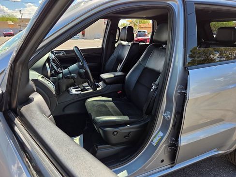 Used 2018 Jeep Grand Cherokee Altitude RWD image 47