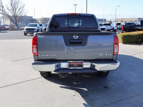 Used 2018 Nissan Frontier SV image 5