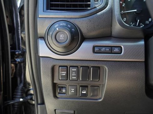 Used 2024 Nissan Titan PRO-4X w/ Pro-4x Convenience Package AWD/4WD image 23