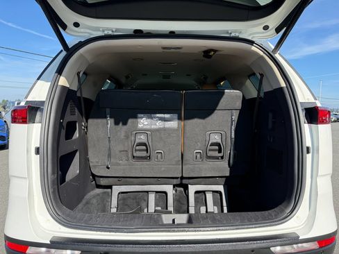 Certified 2022 Kia Carnival EX FWD image 12