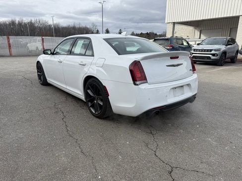 Used 2023 Chrysler 300 C image 8