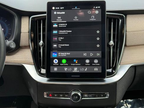 Certified 2025 Volvo XC90 B6 Plus image 14