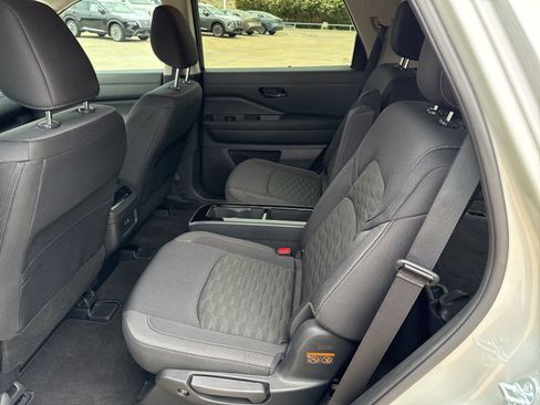 Used 2025 Nissan Pathfinder SV w/ SV Premium Package image 7