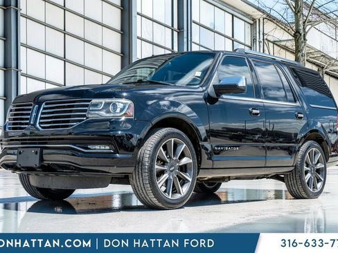 Used 2017 Lincoln Navigator Reserve RWD image 1