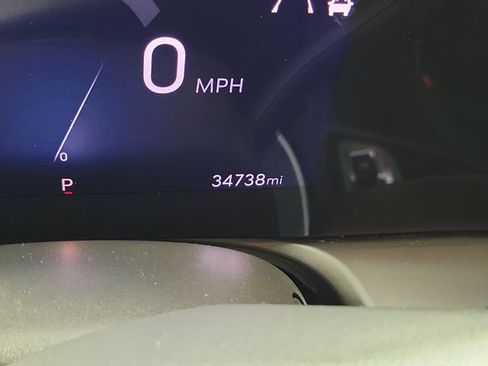 Used 2025 Buick Encore GX Avenir w/ Avenir Convenience Package FWD image 2
