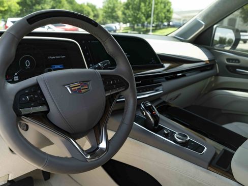 Used 2024 Cadillac Escalade Premium Luxury Platinum w/ LPO, Floor Liner Package AWD/4WD image 18