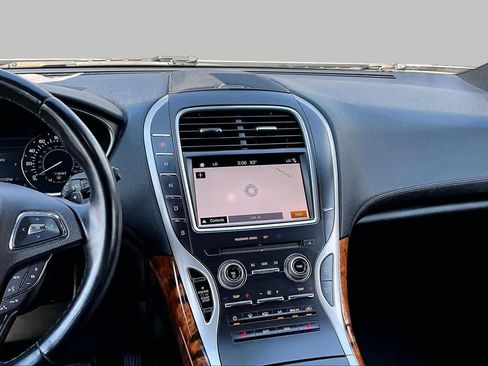 Used 2016 Lincoln MKX Select w/ Select Plus Package AWD/4WD image 7