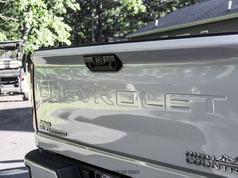 Used 2022 Chevrolet Silverado 3500 High Country w/ Technology Package AWD/4WD image 97
