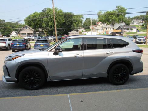 Used 2024 Toyota Highlander XSE FWD image 10