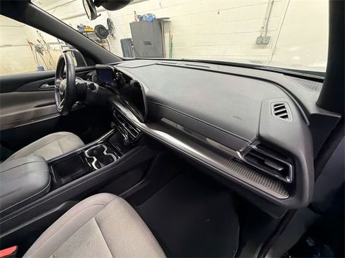 Certified 2025 Chevrolet Traverse LT image 30