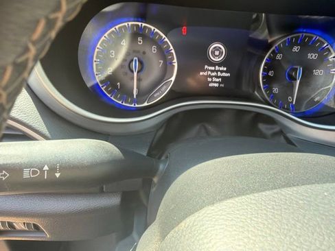 Used 2020 Chrysler Pacifica Touring-L Plus w/ S Appearance Package FWD image 5